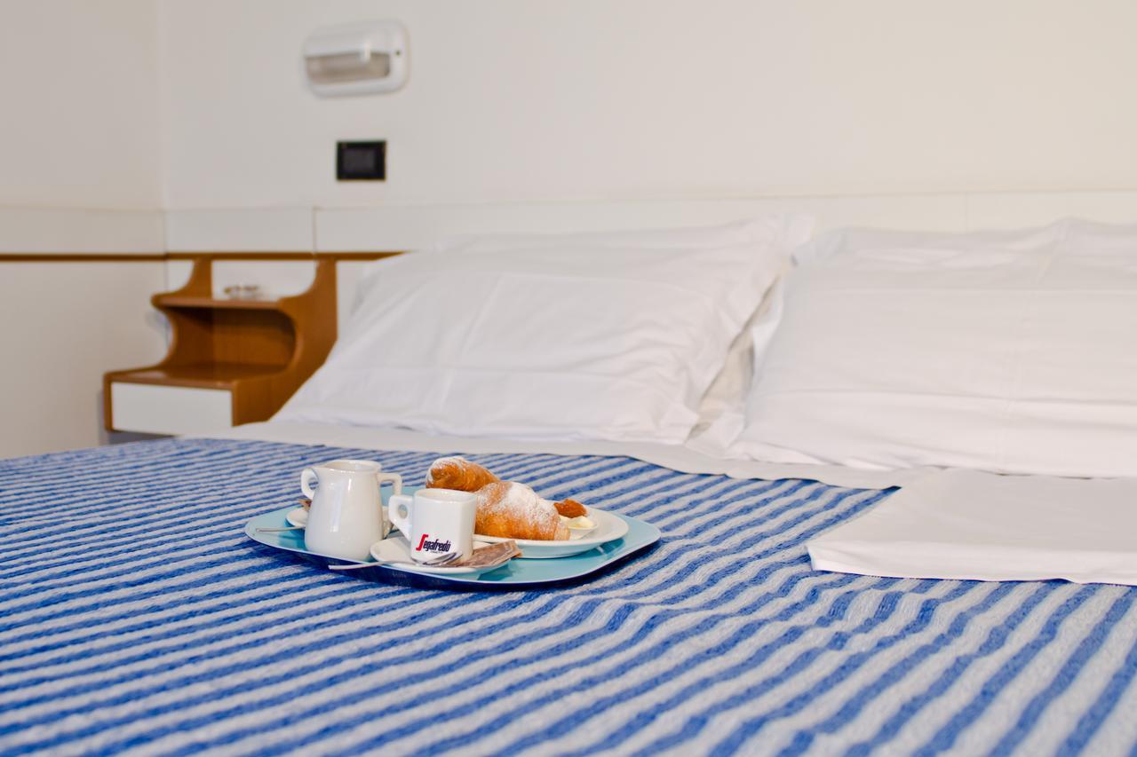 Hotel Montecarlo Rimini Buitenkant foto