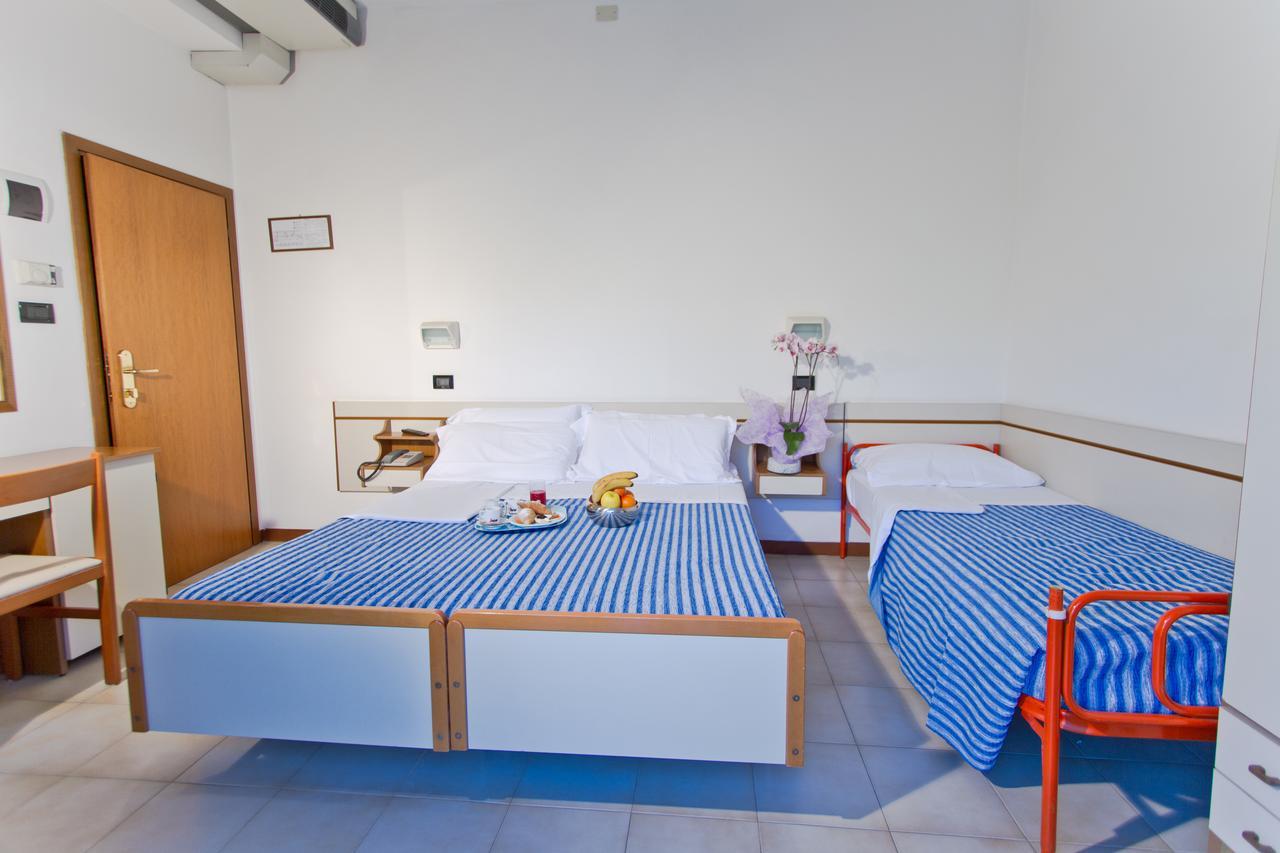 Hotel Montecarlo Rimini Buitenkant foto