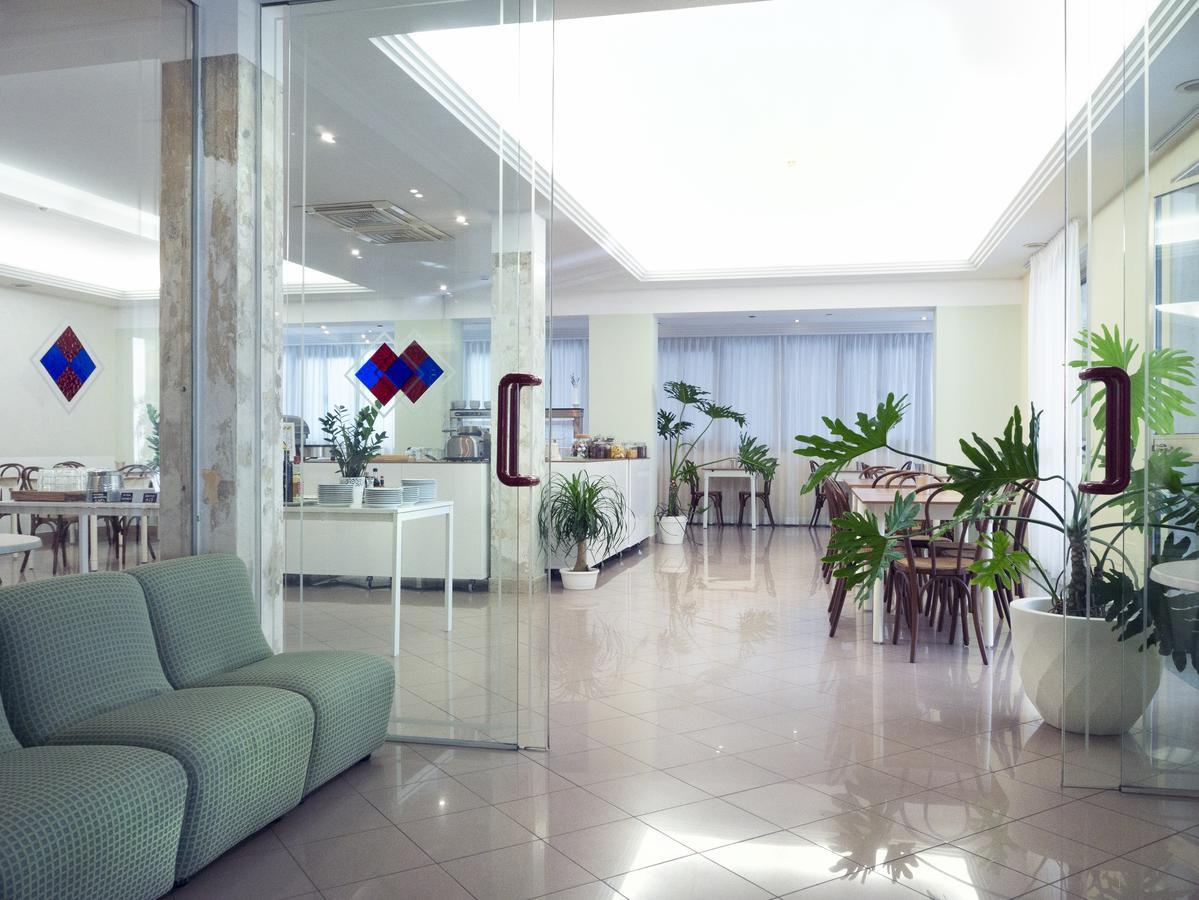 Hotel Montecarlo Rimini Buitenkant foto