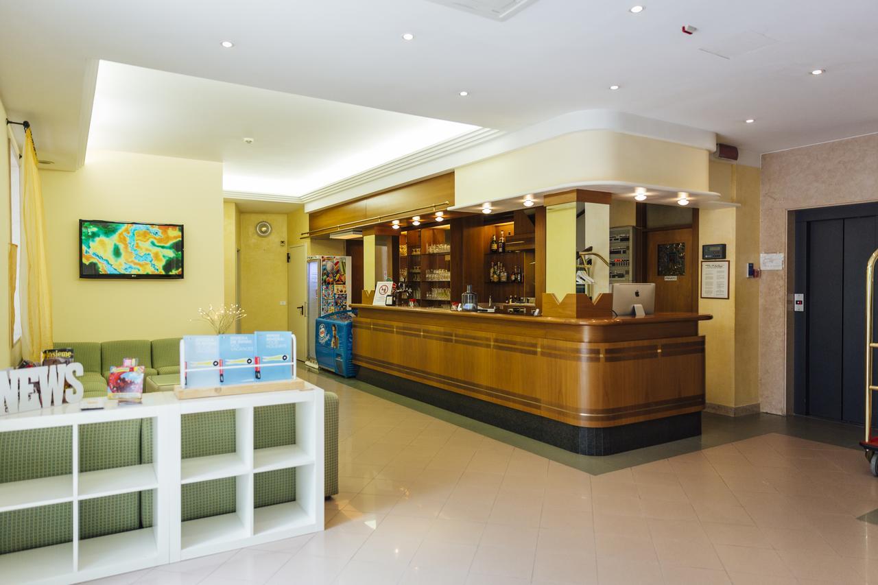 Hotel Montecarlo Rimini Buitenkant foto
