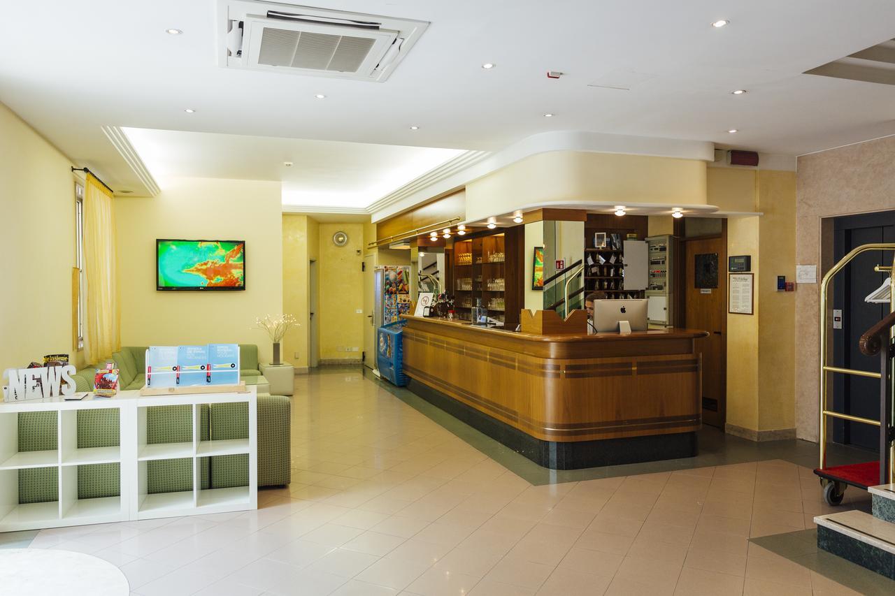 Hotel Montecarlo Rimini Buitenkant foto