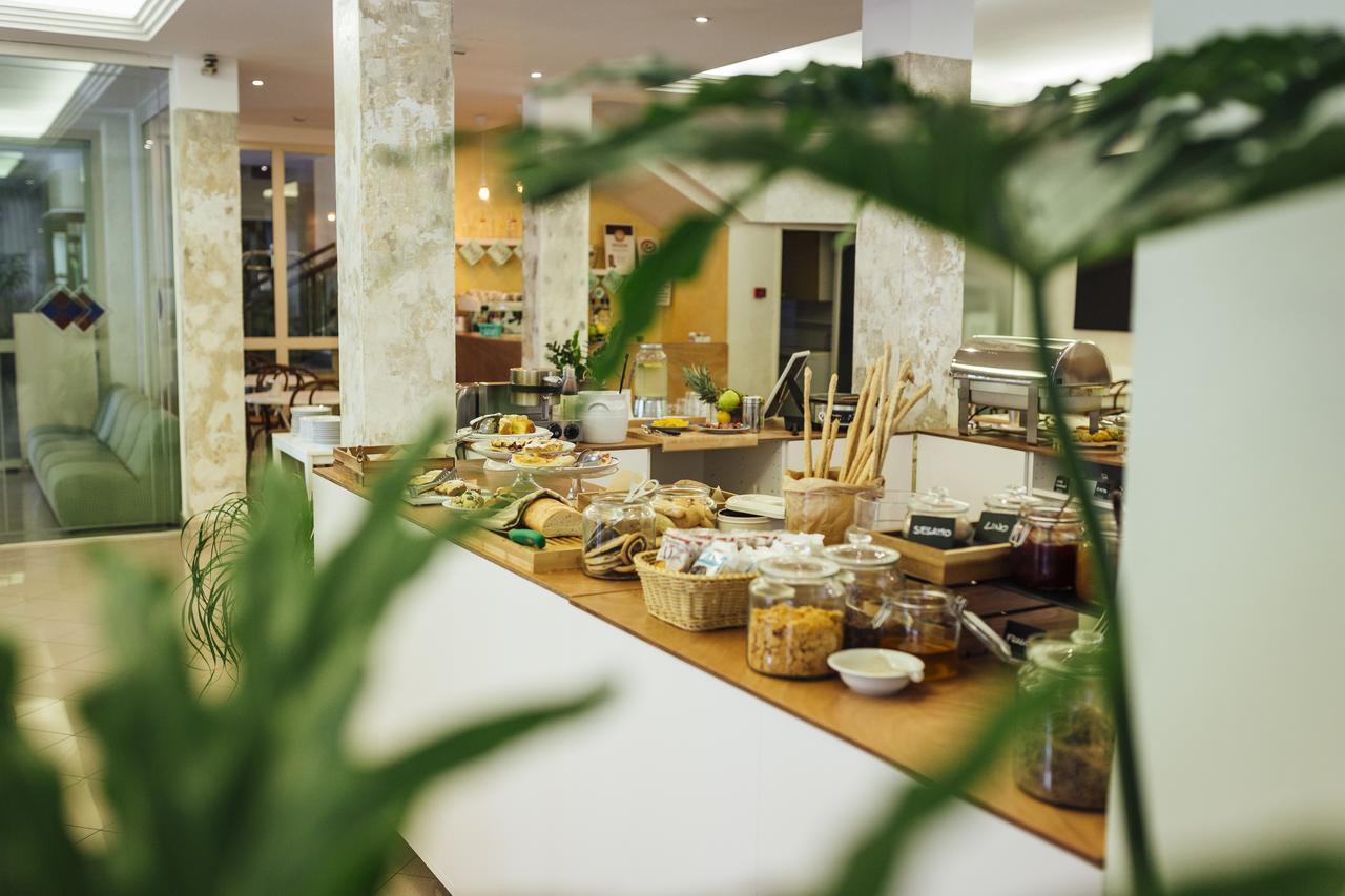 Hotel Montecarlo Rimini Buitenkant foto
