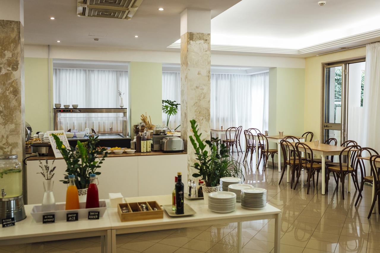 Hotel Montecarlo Rimini Buitenkant foto