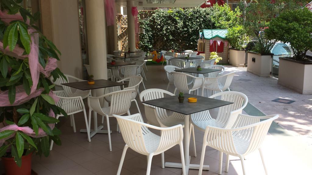 Hotel Montecarlo Rimini Buitenkant foto